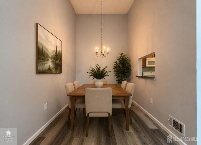 Photo - 482 Danbury Ln