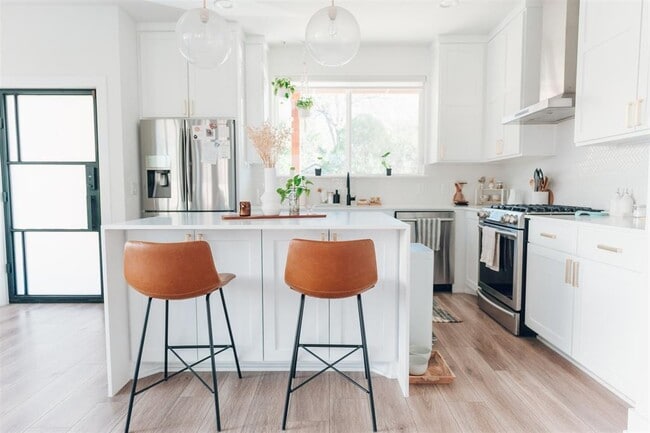 Photo - 1106 Walton Ln