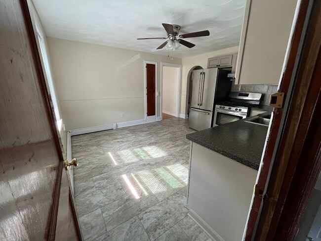 22 Friendship St Unit 2nd FLOOR