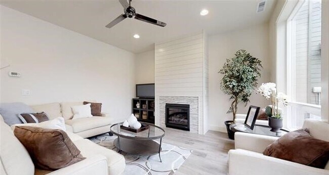 Photo - Exceptional 3 Bedroom / 2.5 Bath Modern Townhouse