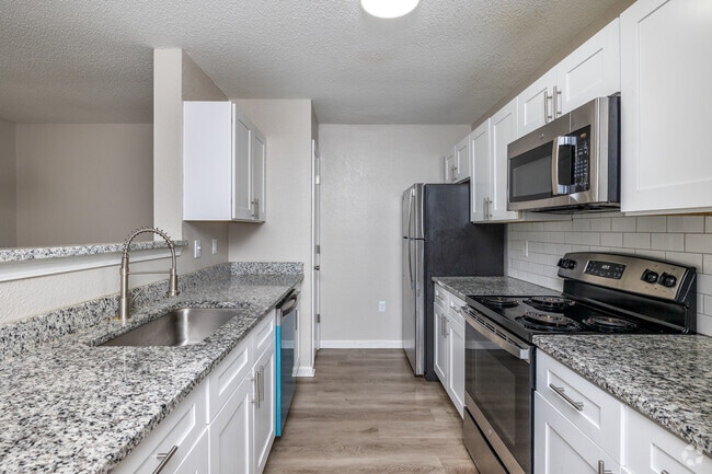 3BR, 2BA - 1350 SF