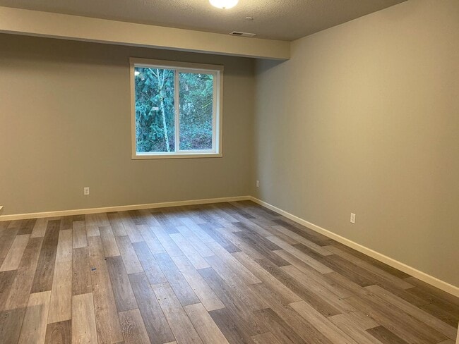 Photo - 211 Cloverdale Rd