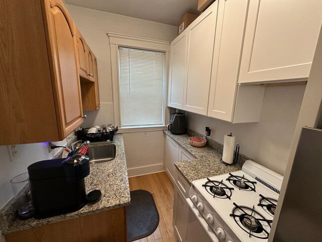 Photo - Close to Whole Foods - T Stop - Large Living Room - Natural Sun Light Unit 11