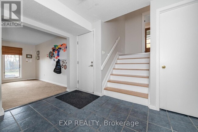 Photo - 1238 Barnwell Crescent