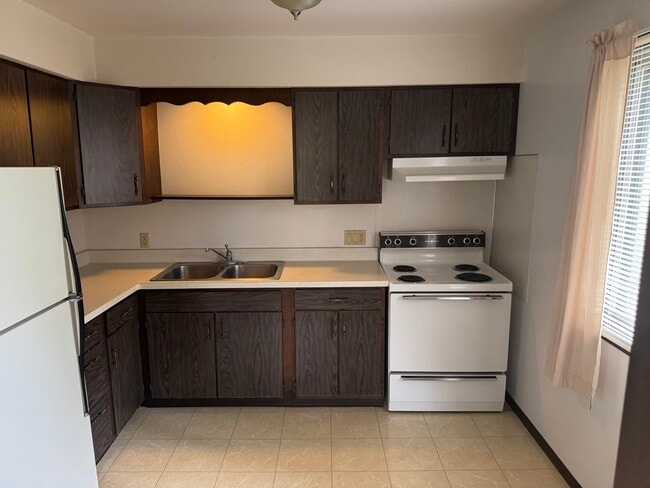 Kitchen - 1810 20th Street Ct Unit A