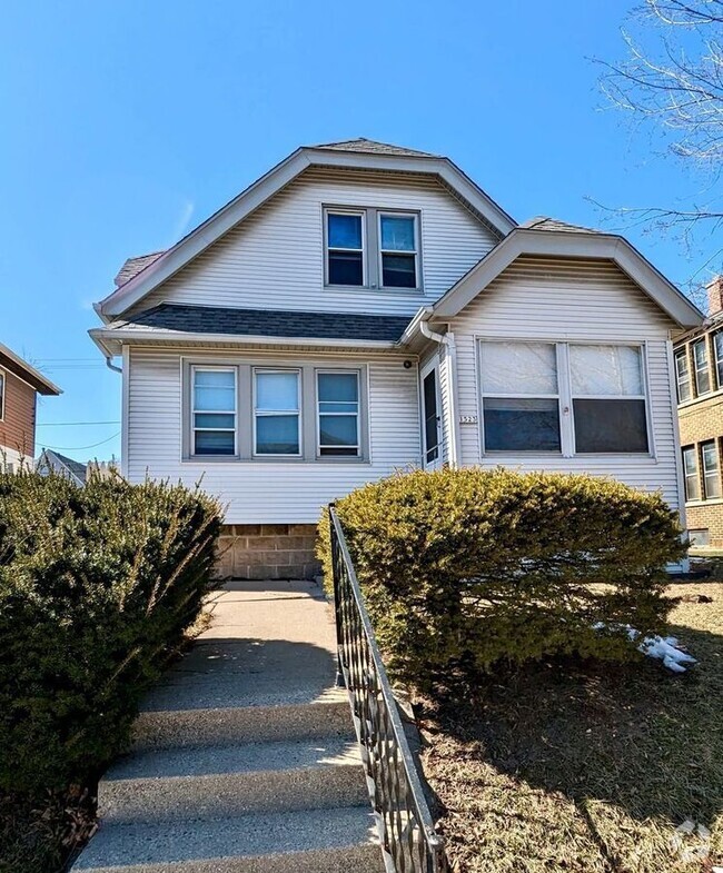 Building Photo - 1523 S 70th St Rental
