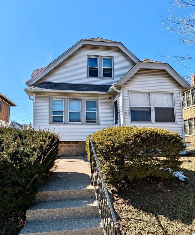 Building Photo - 1523 S 70th St Rental