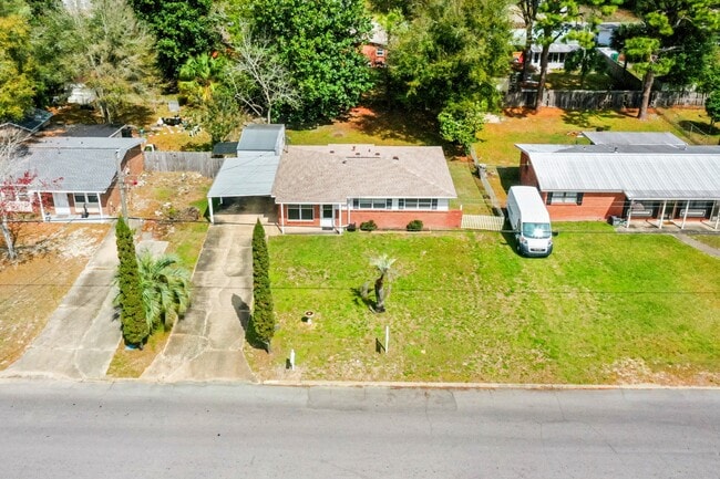 Photo - 210 Spencer Dr