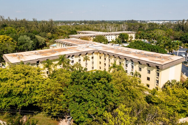 Photo - Goodlette Arms