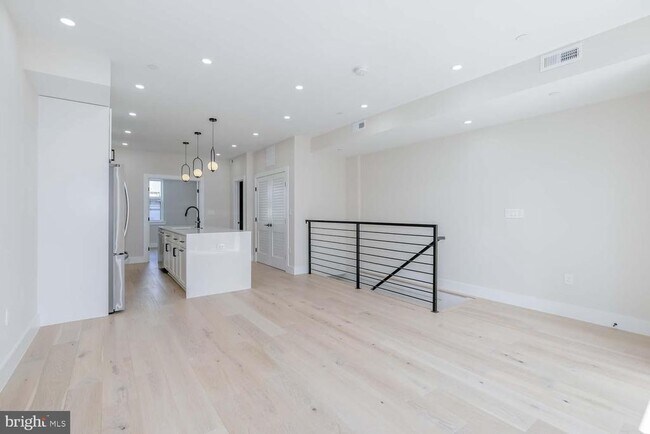 Photo - 722 Kenyon St NW Unit A