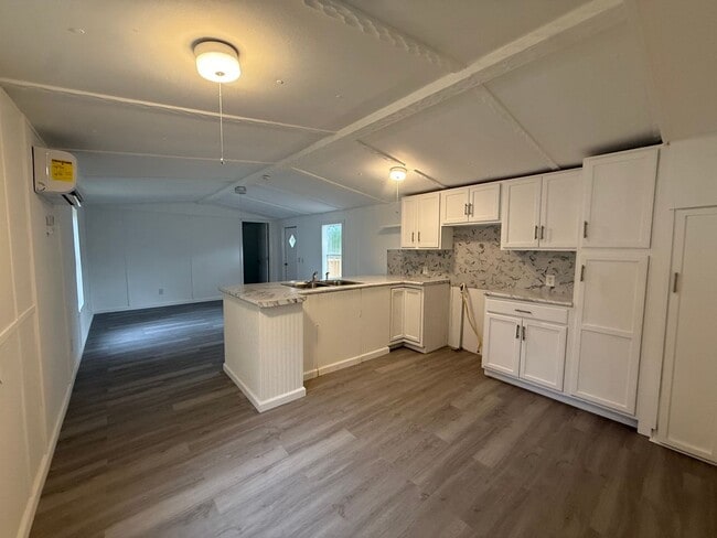 Photo - 3 Bedrooms, 1.5 Bathroom - Mobile home in Armuchee!