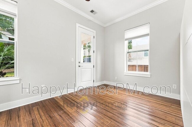 Photo - 4613 Oakwood Ave