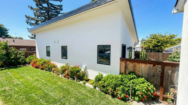 Photo - Brand New 1BD: Solar, Polished Concrete, High Ceilings, W/D & Stainless Kitchen Unidad 20071