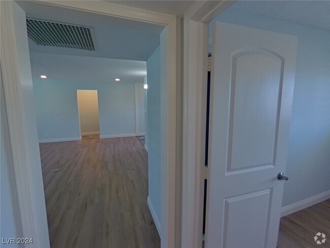 Building Photo - 1700 Rexford Dr Unit 206 Rental