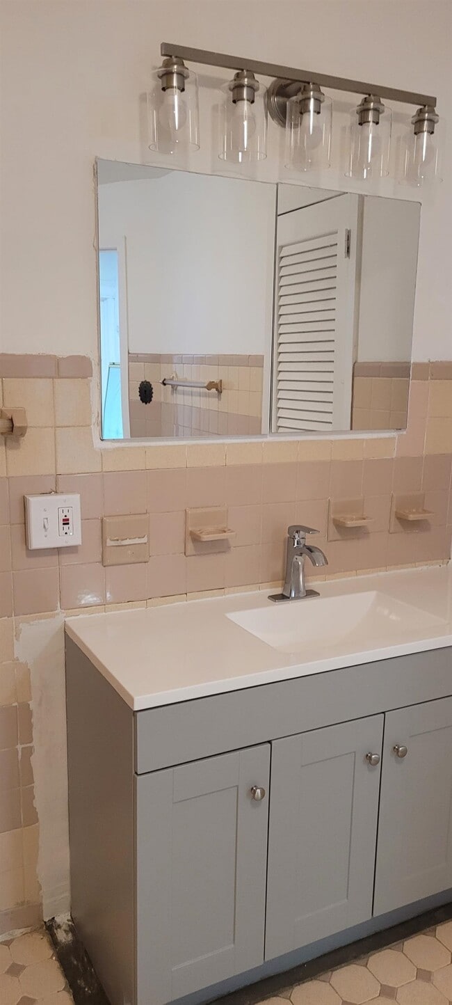 Photo - 163 Jewett Ave