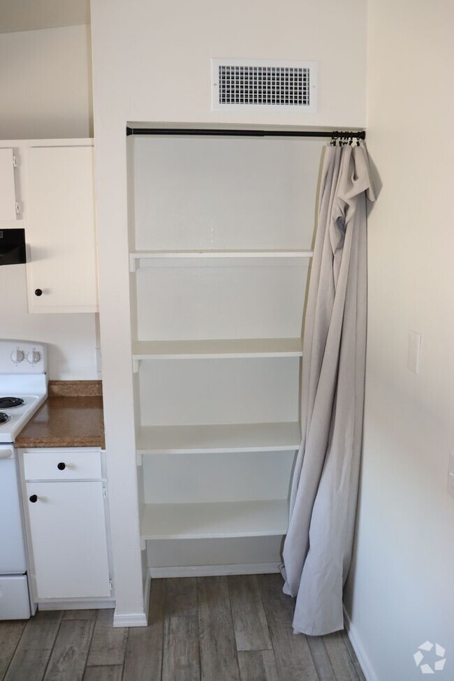 Building Photo - 1808-1810 E Miles Street Unit 1810 E Miles Street Rental