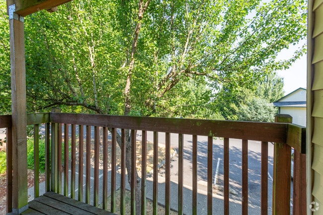 2BR, 1BA - 975 SF - L Shaped Layout