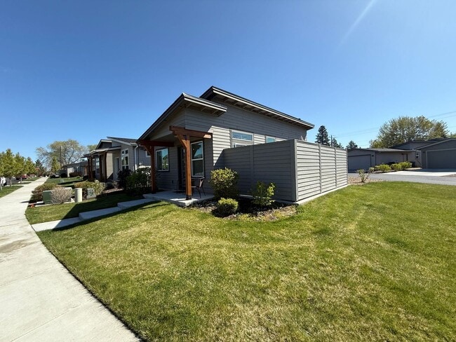 Building Photo - 2 Bedroom in NE Bend