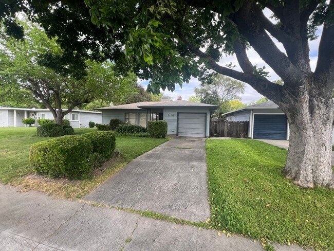 Building Photo - CHARMING 2 BEDROOM SINGLE-STORY STOCKTON RENTAL! GREAT PATIO AND PRIVATE REAR YARD!