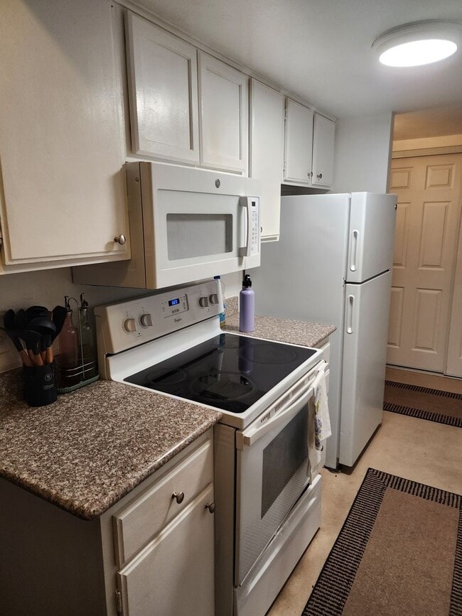 Building Photo - Ready, Renovated, Furnished and waiting fo... Rental