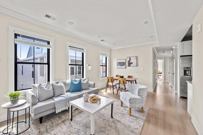 Photo - 300 Maverick St Condo