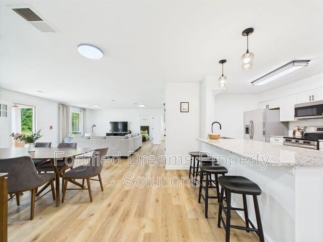 Photo - 355 Ransom Rd