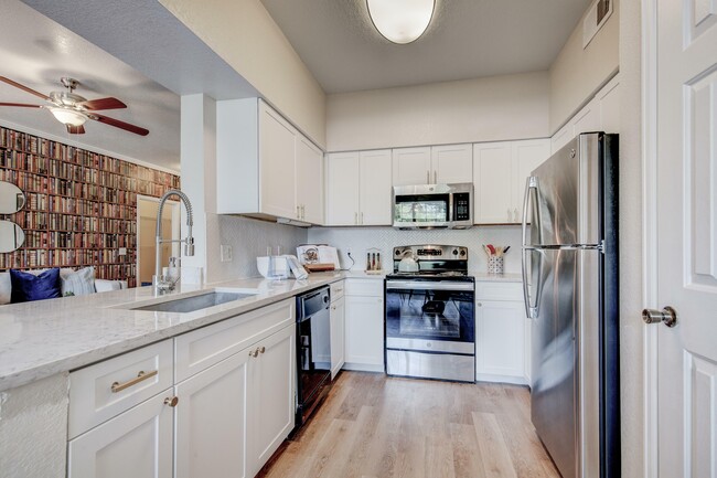 Building Photo - Westcliff Rental