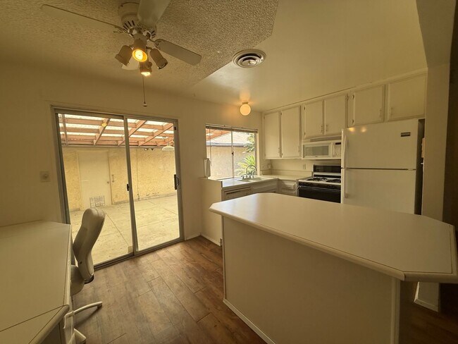 Photo - 302 Calvin St