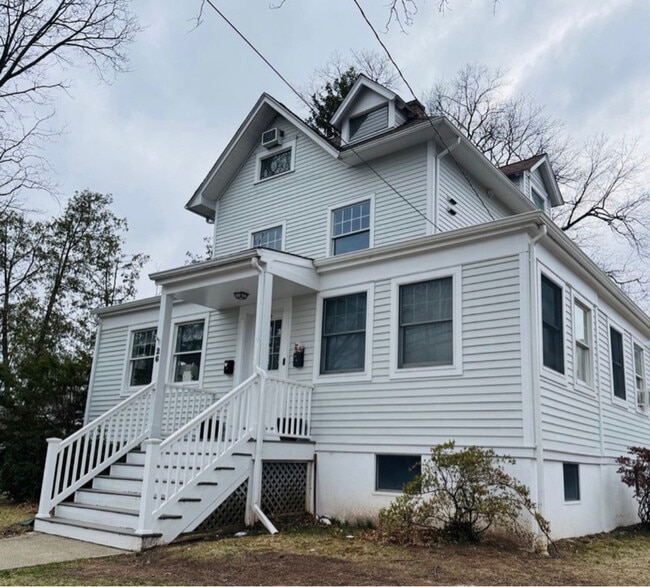 Building Photo - 26 Bell St Unit #2