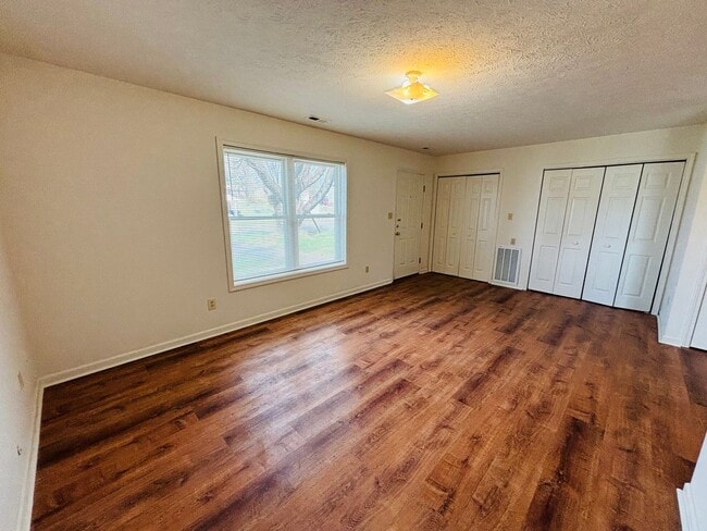 Photo - 205 Freestone Dr