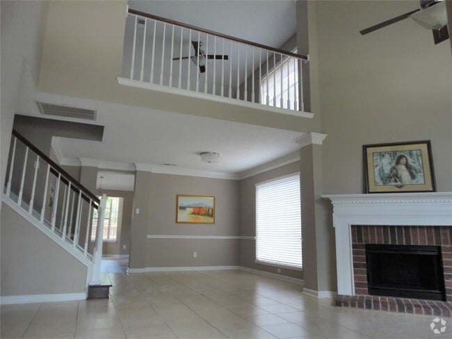 Building Photo - 6927 Woodside Dr Rental