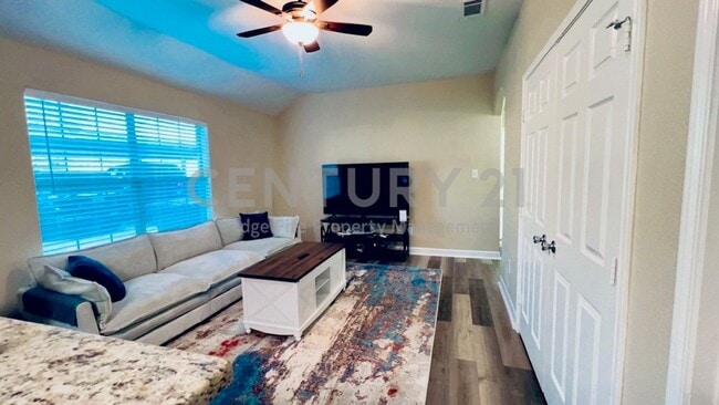 Nicely Updated 3/2 Fourplex Unit in Weathe... - Nicely Updated 3/2 Fourplex Unit in Weathe...