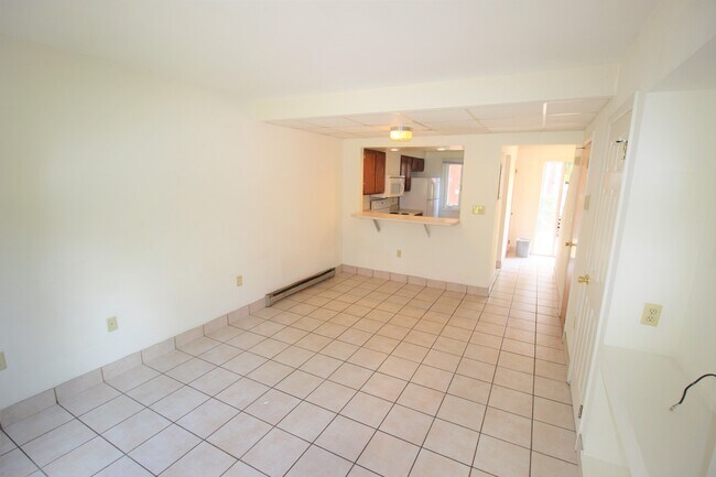 Large living room with bar. - 703 W College Ave