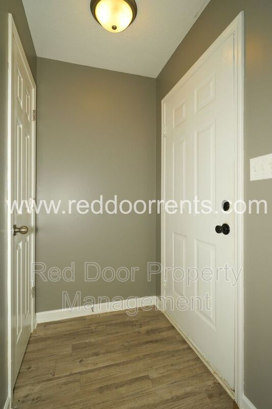 Photo - 1443 Round Lake Rd