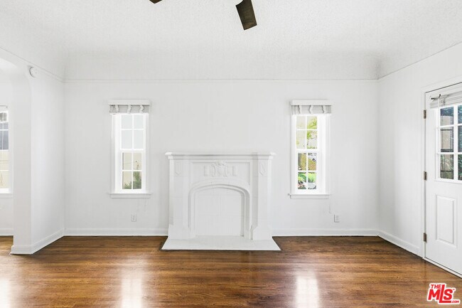 Photo - 1357 Cloverdale Ave