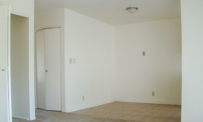 Dining room - Midtown Gardens Apartments