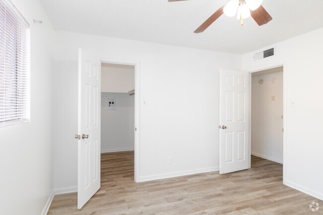 1BR, 1BR - 594SF - Bedroom