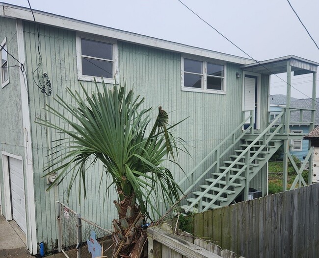 Building Photo - 823 Avenue K Rental
