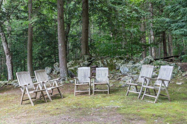60 Leach Hollow Rd