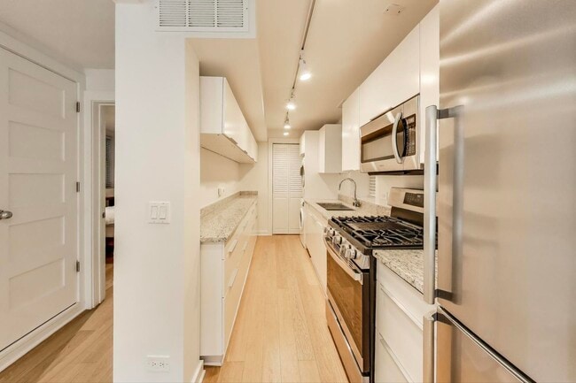 Photo - 2142 N Oakley Ave