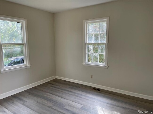 Building Photo - 4070 S Center Rd Rental