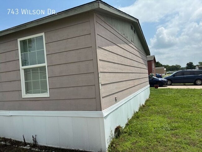 Photo - 743 Wilson Dr
