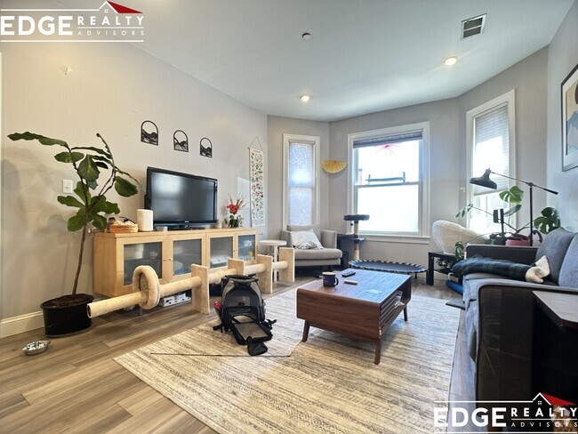 Building Photo - 96 Sutherland Rd Unit 2 Rental