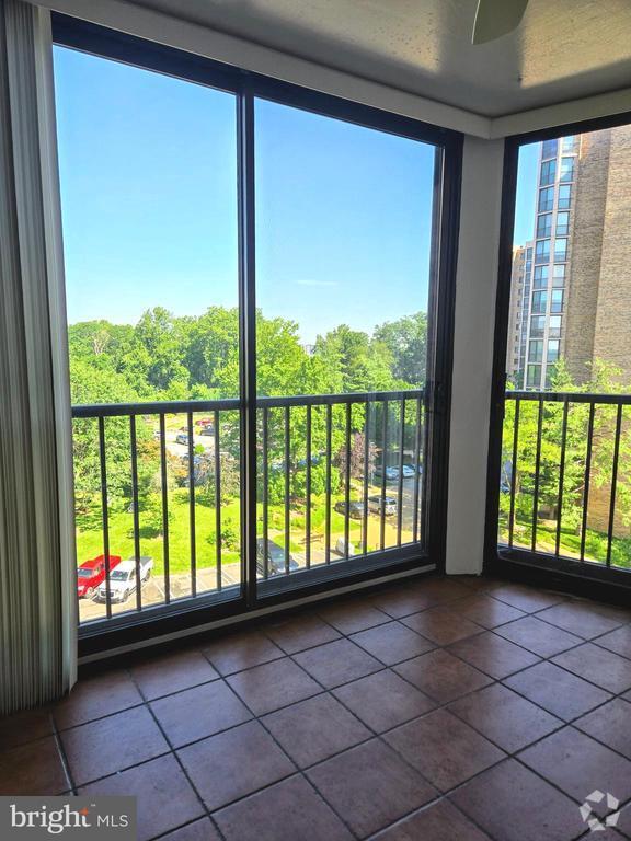 Building Photo - 5902 Mt Eagle Dr Unit 705 Rental