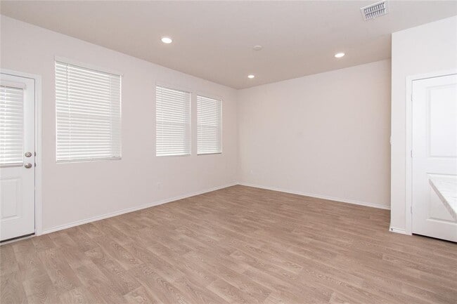 Photo - 201 Varner Way