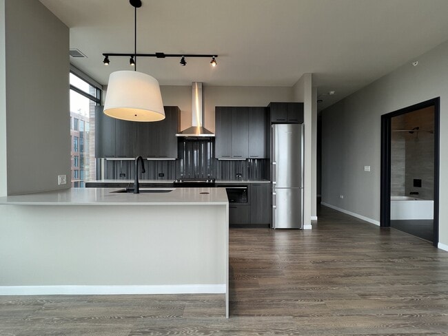 Photo - 932 W Washington Blvd