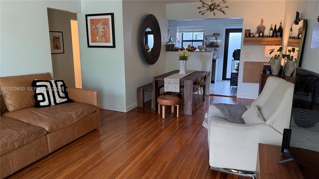 Photo - 2 NE 44th St Unidad 4