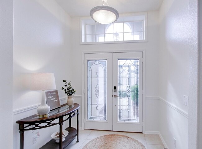 Entrada brillante - 143 Braemar Ave