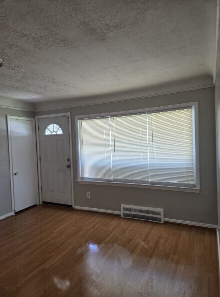 Photo - 3444 John Daly St