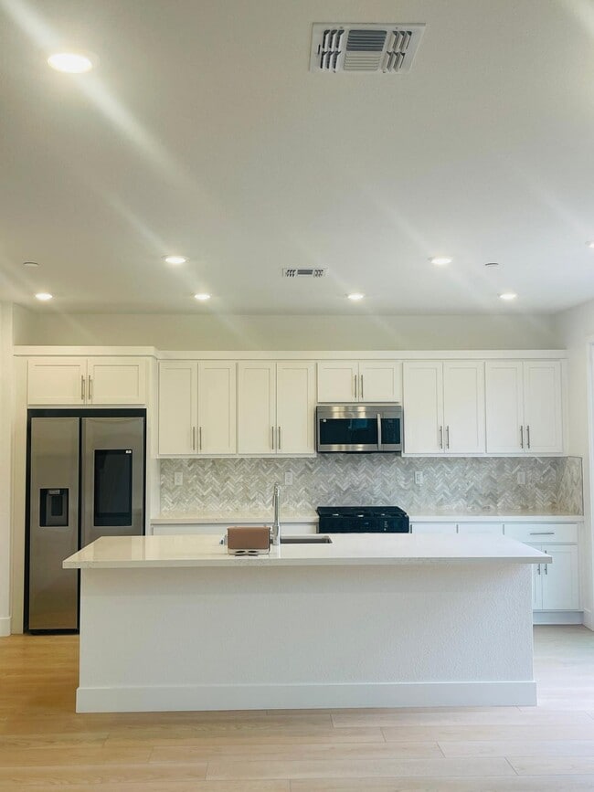 Photo - 2710 Old Larks Ln